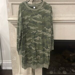 Old Navy Camo long sleeve thin sweatshirt dress. Size XL. Never worn .